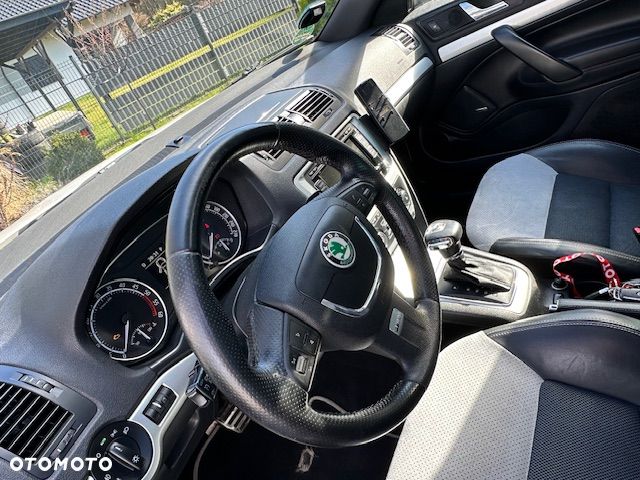 Skoda Octavia 2.0 TDI CR DPF DSG RS - 10