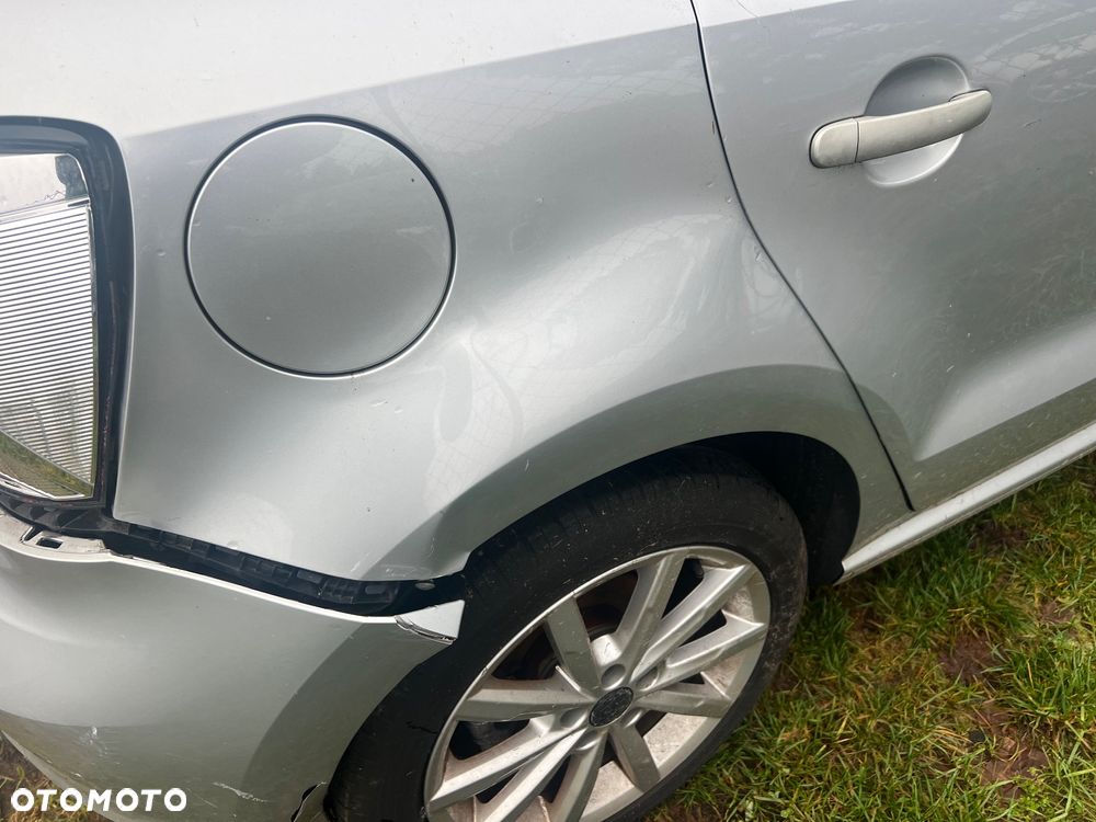 Volkswagen Polo 1.4 TDI Blue Motion Technology DSG Lounge - 5