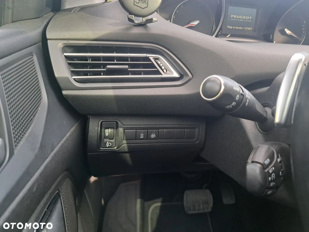 Peugeot 308 - 25