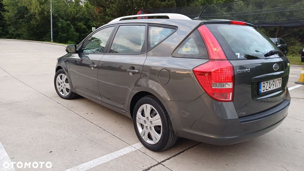Kia Ceed - 9