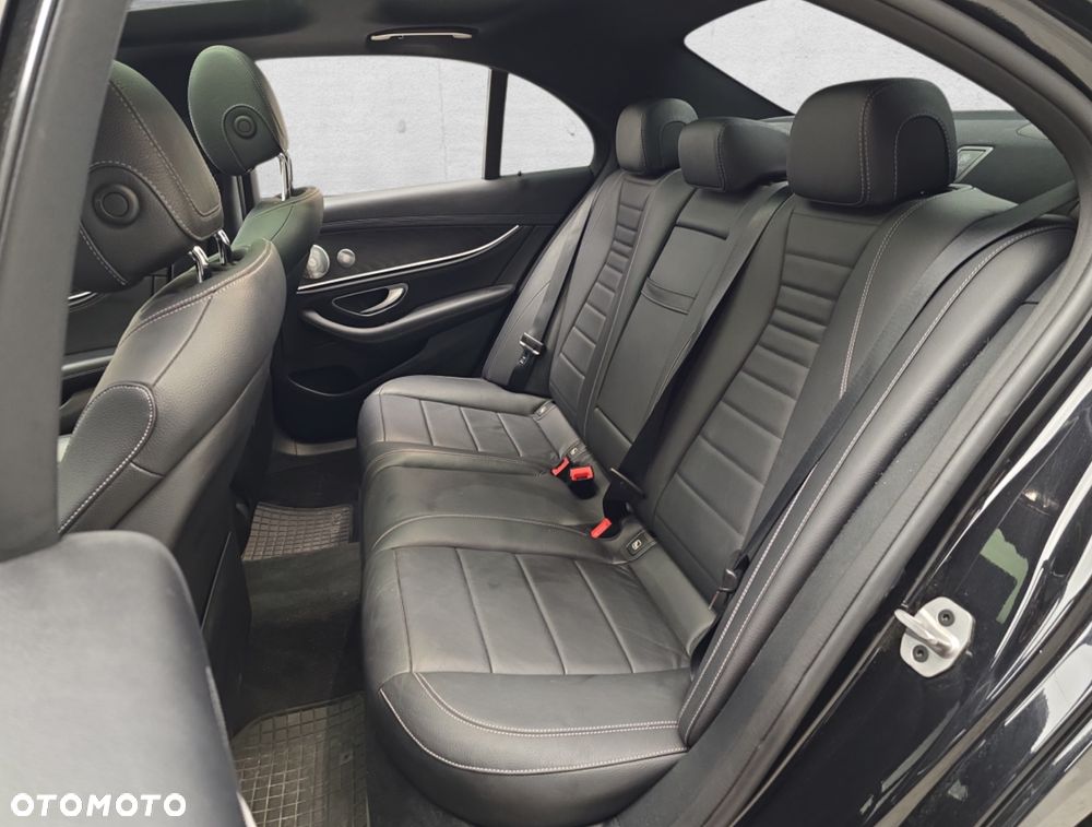 Mercedes-Benz Klasa E 220 d 4-Matic AMG/Avantgarde - 12