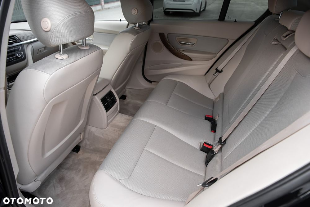 BMW Seria 3 320d Blue Performance Modern Line - 24