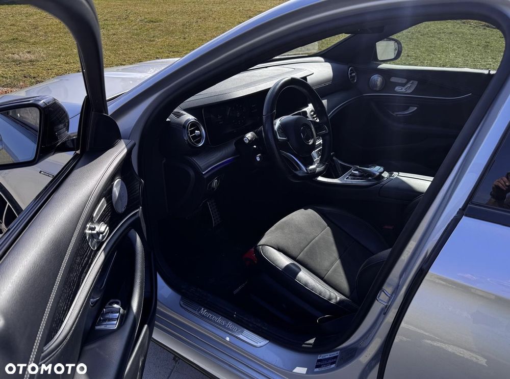 Mercedes-Benz Klasa E 220 d 4-Matic 9G-TRONIC - 14
