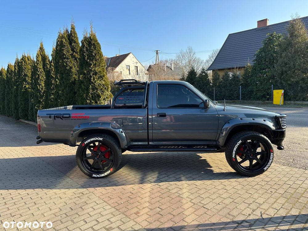 Toyota Hilux - 10