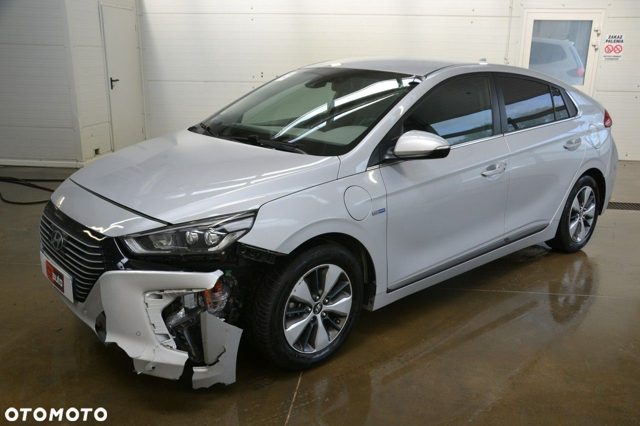 Hyundai IONIQ - 3