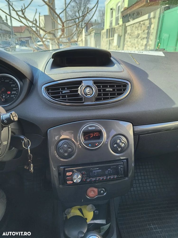 Renault Clio - 11