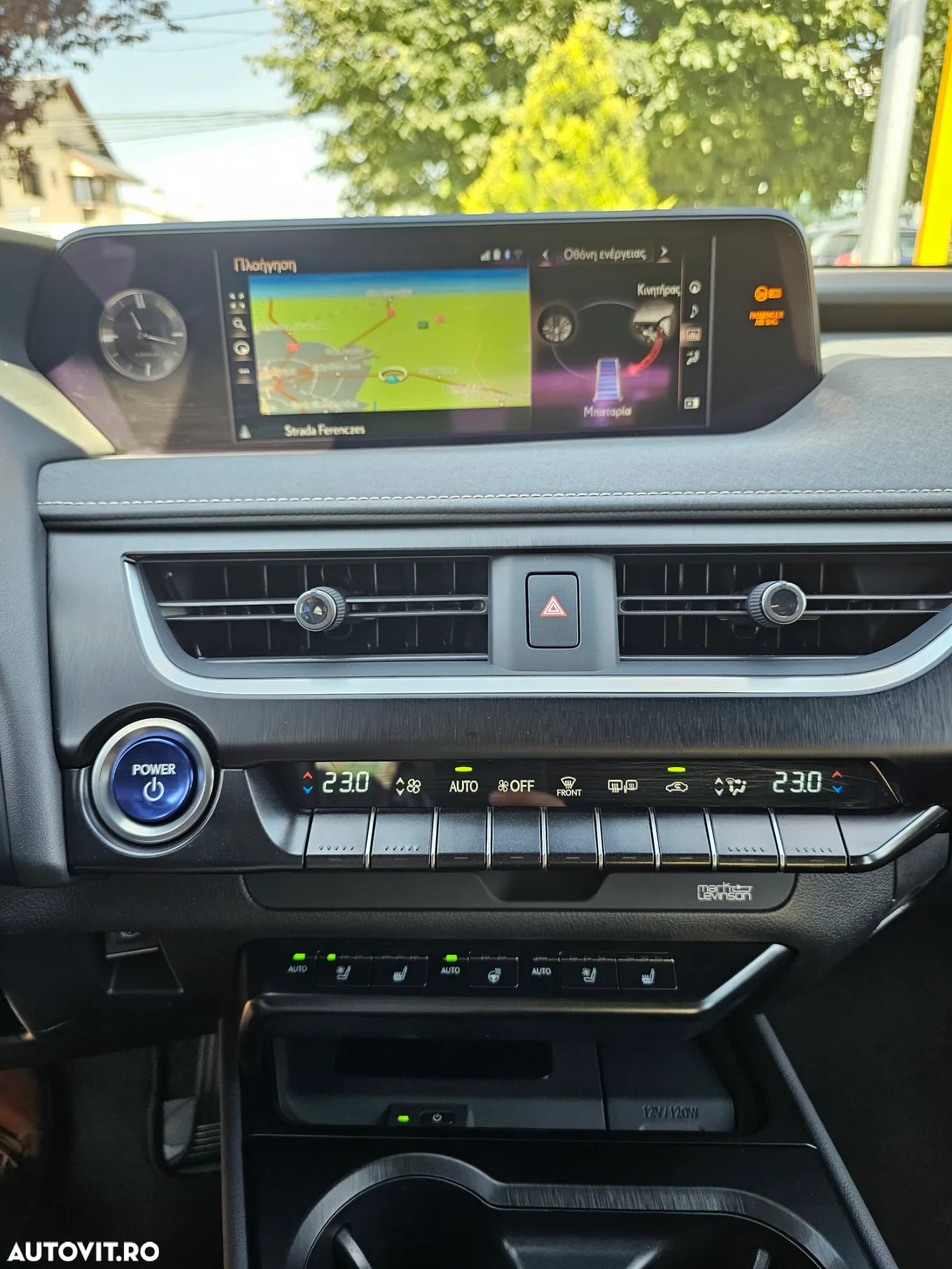 Lexus UX 250h Luxury Line - 14