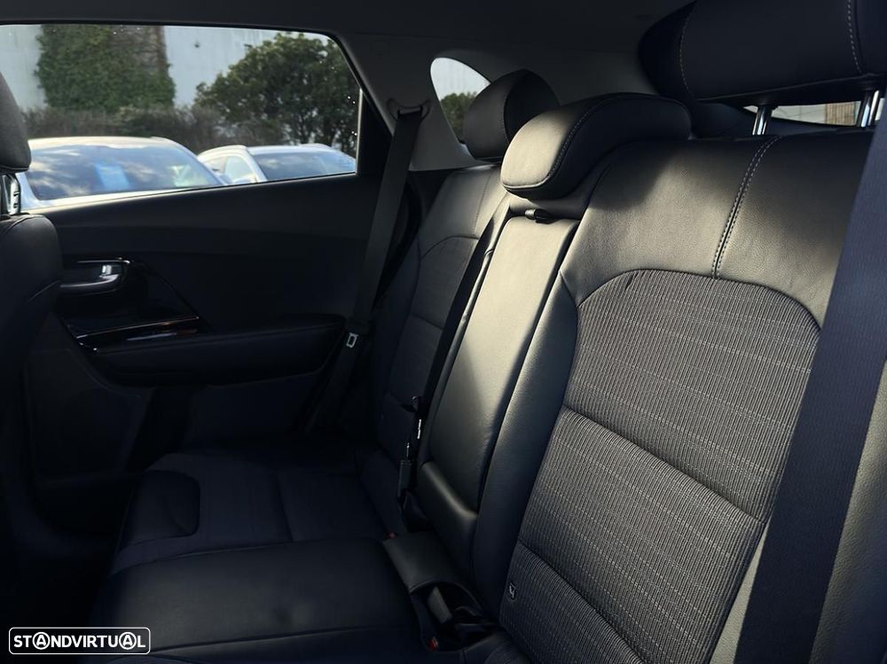 Kia Niro 1.6 GDi PHEV - 32