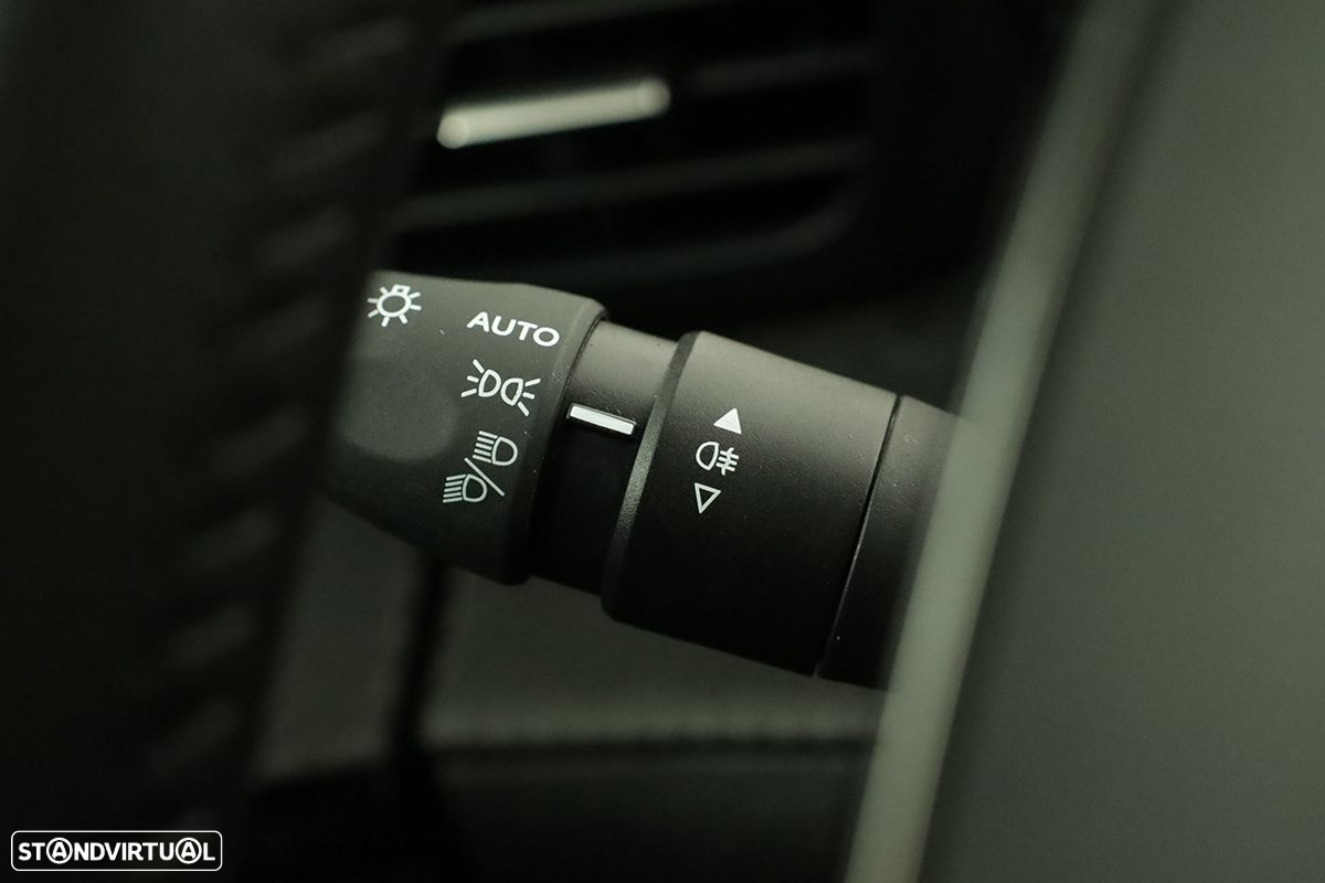 Peugeot 2008 1.2 PureTech Allure - 17
