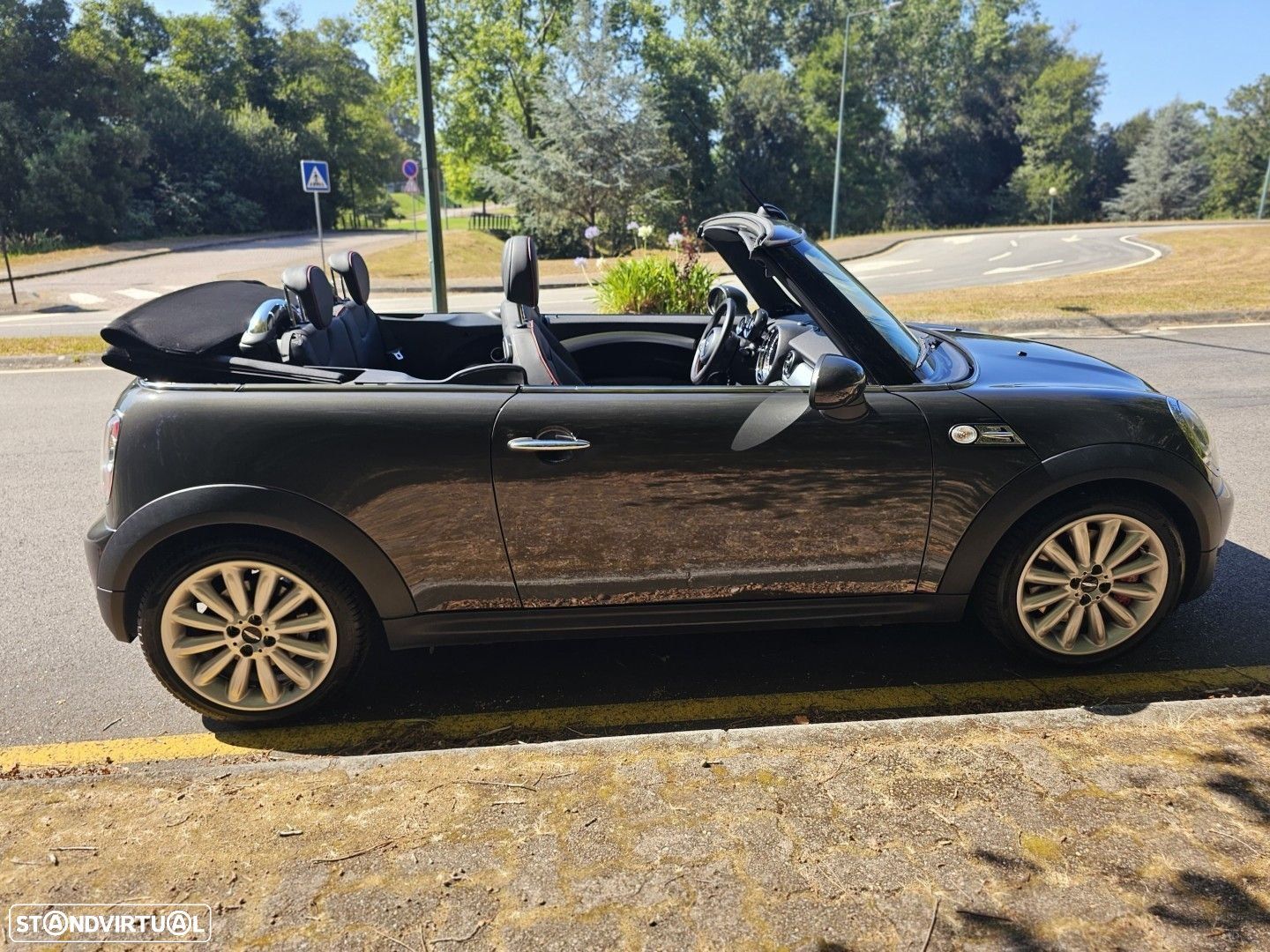 MINI Cabrio John Cooper Works - 37