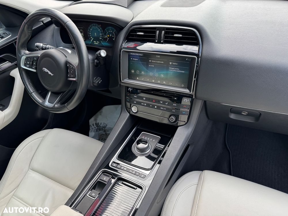 Jaguar F-Pace 20d AWD Aut. Prestige - 7