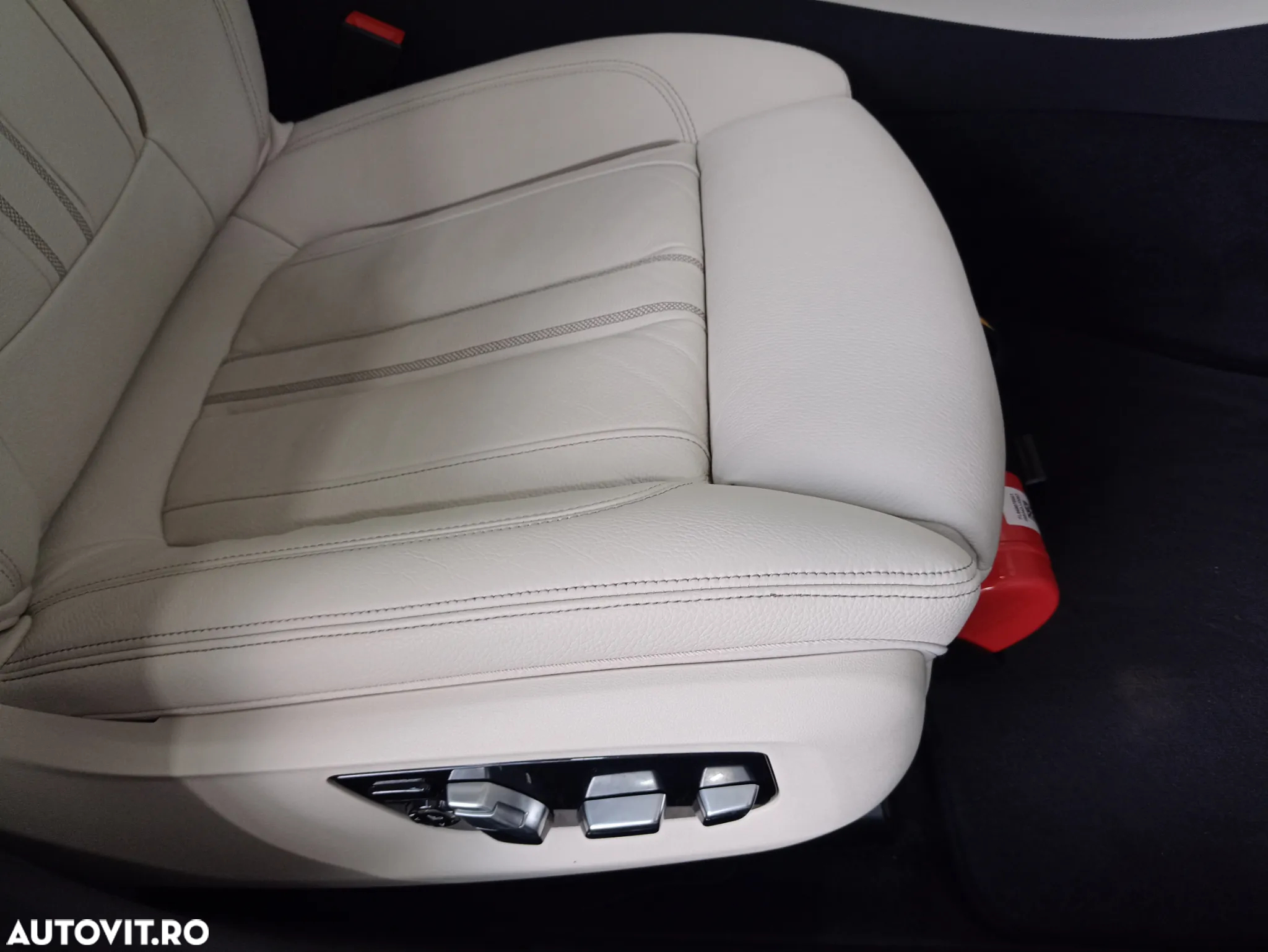 BMW Seria 5 520i Aut. Luxury Line - 28