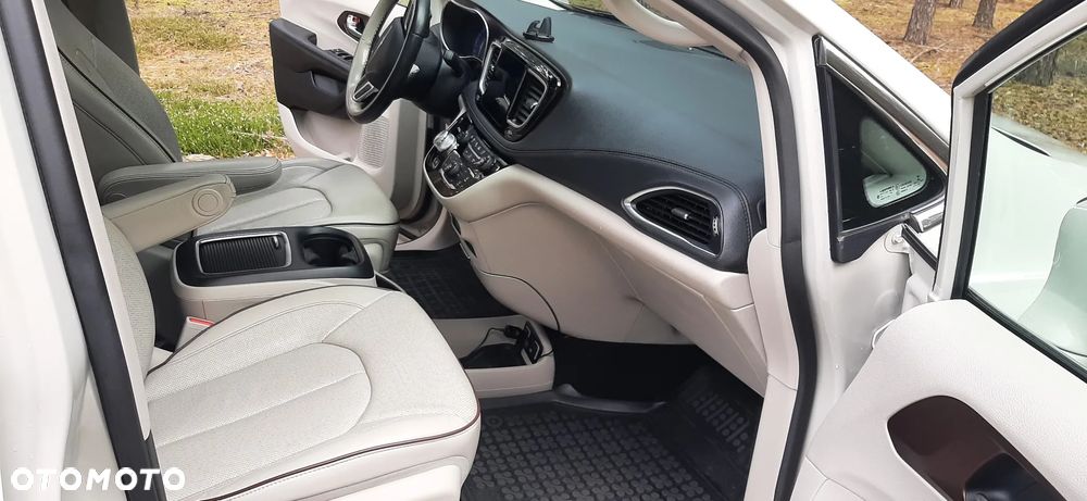 Chrysler Pacifica - 7