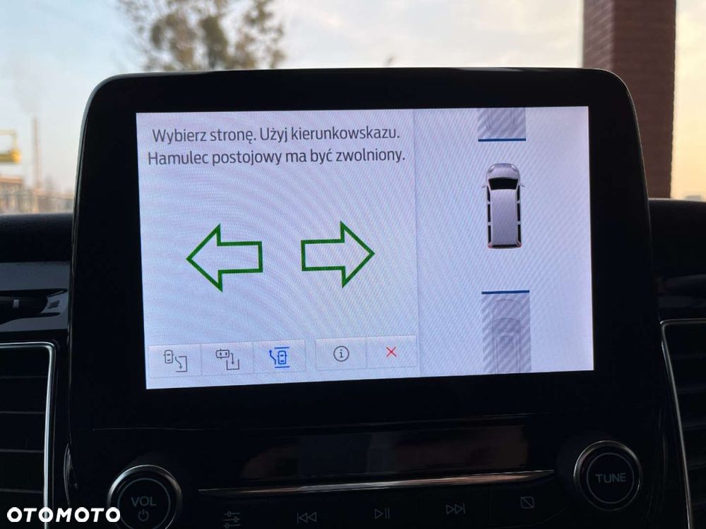 Ford Tourneo Custom - 22