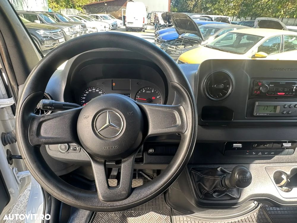 Mercedes-Benz Sprinter - 14