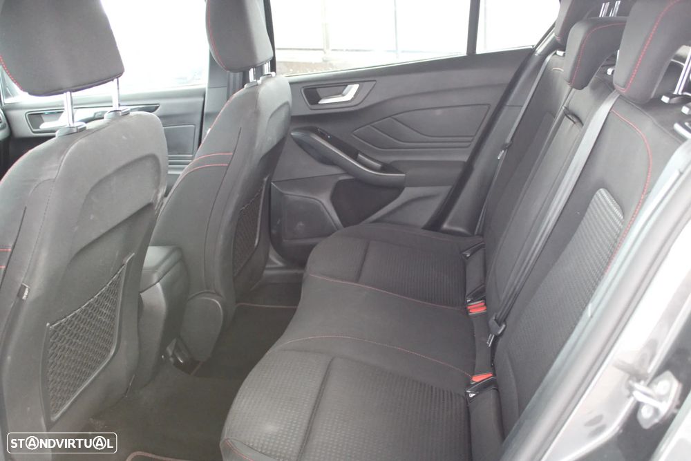 Ford Focus 1.0 EcoBoost MHEV ST-Line X - 24