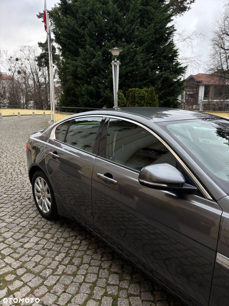 Jaguar XE 2.0 T Pure - 7