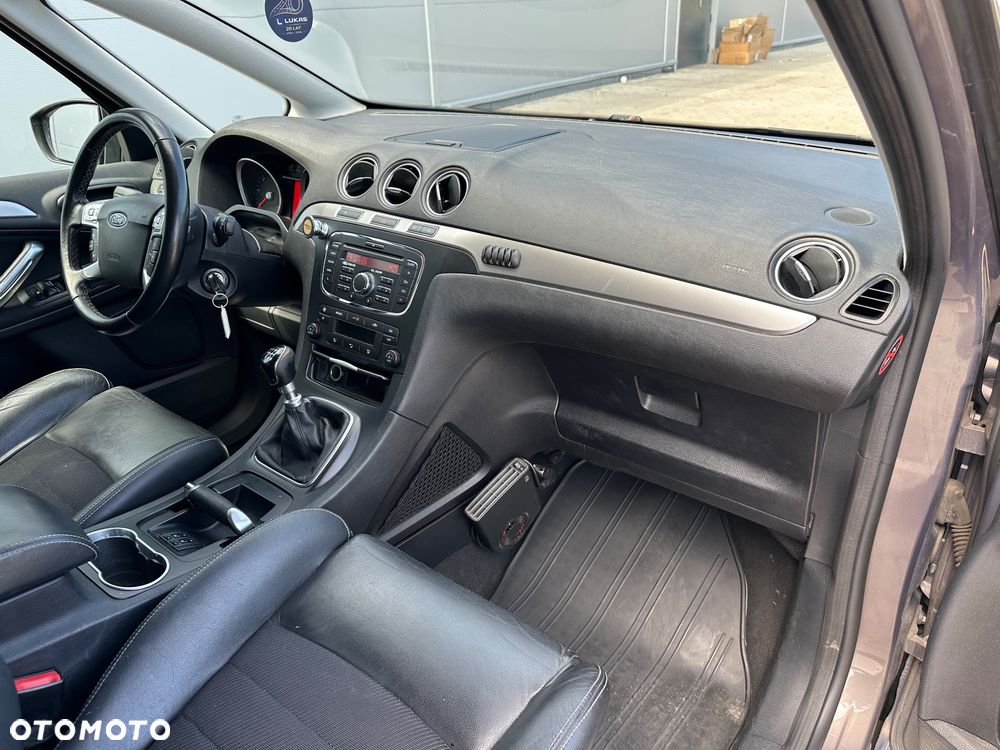 Ford S-Max - 11