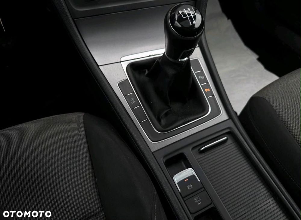 Volkswagen Golf - 5
