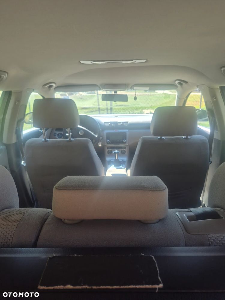 Volkswagen Passat 2.0 TDI Trendline DSG - 9