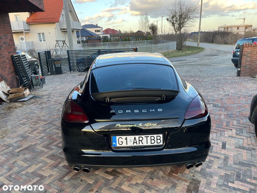 Porsche Panamera - 1