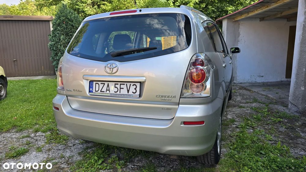 Toyota Corolla Verso 2.2 D-4D - 8