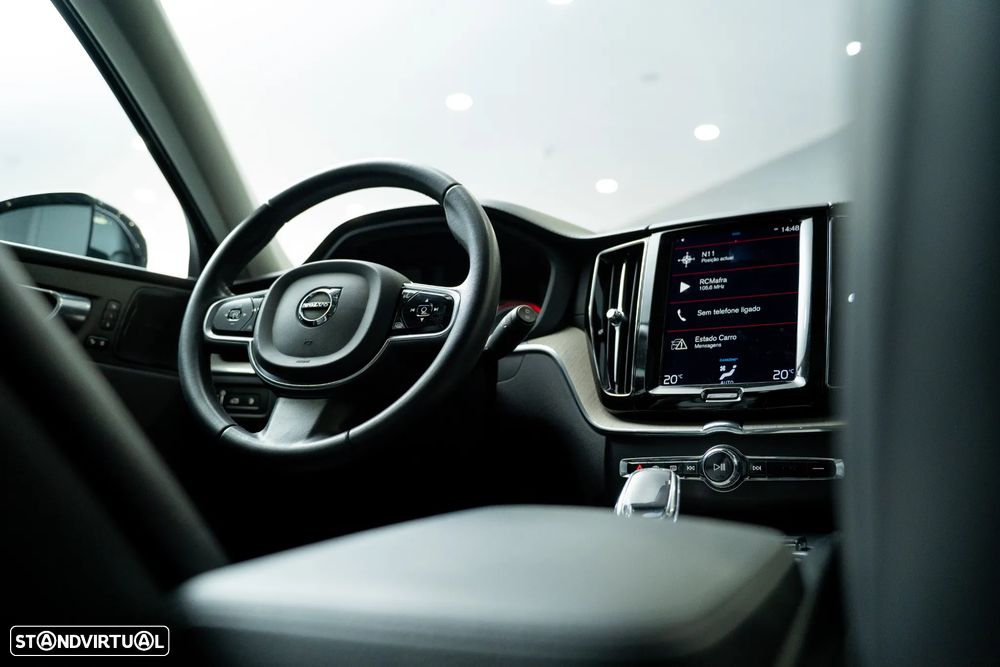 Volvo XC 60 2.0 T8 PHEV Momentum Plus AWD - 28