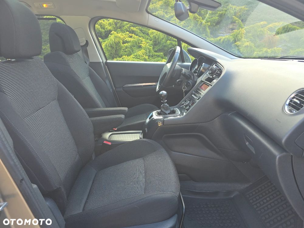 Peugeot 5008 - 22