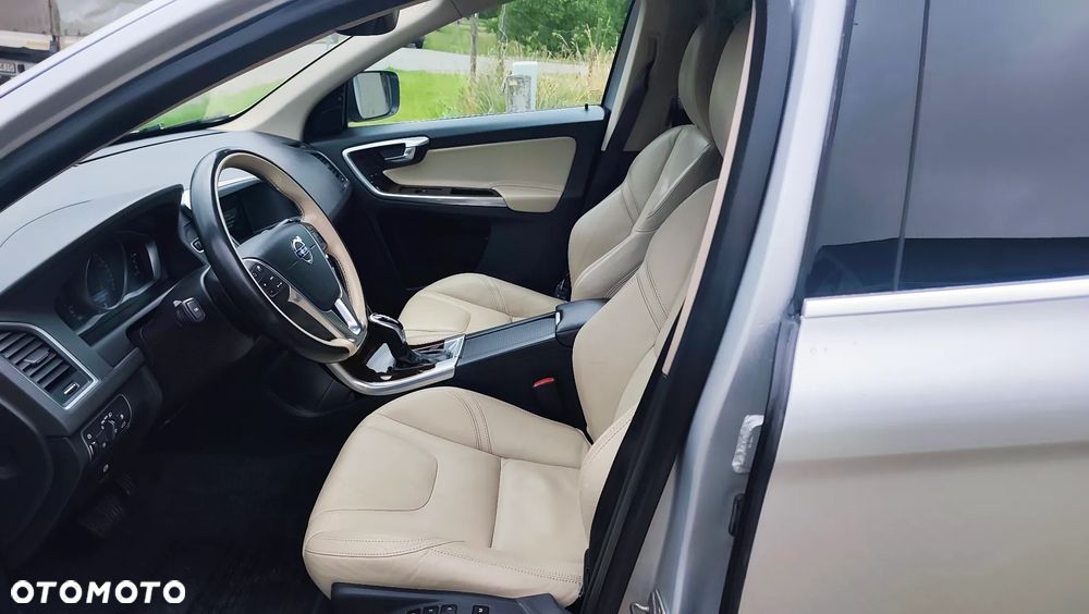 Volvo XC 60 D5 AWD Momentum - 6