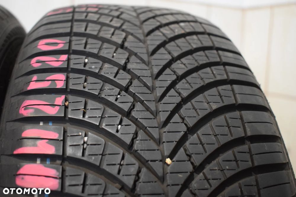 R18 215/50 Goodyear Vector 4Seasons GEN-3 - 3