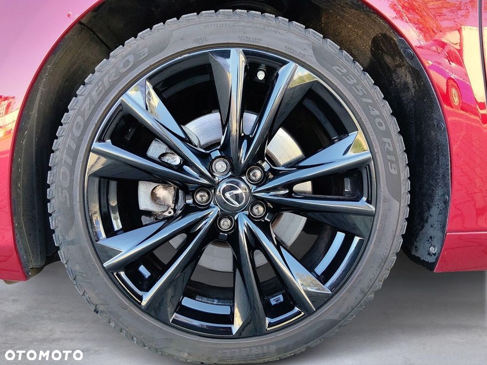 Lexus ES 300h F Sport Edition - 37