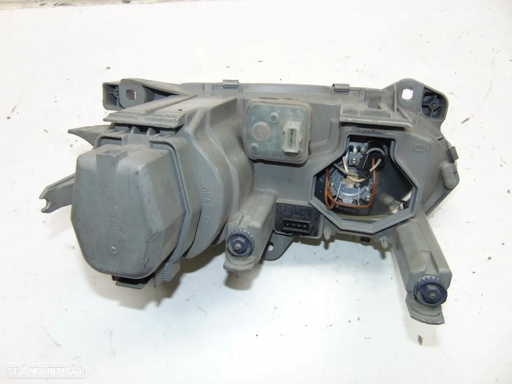 Alfa Romeo 146 farol - 3