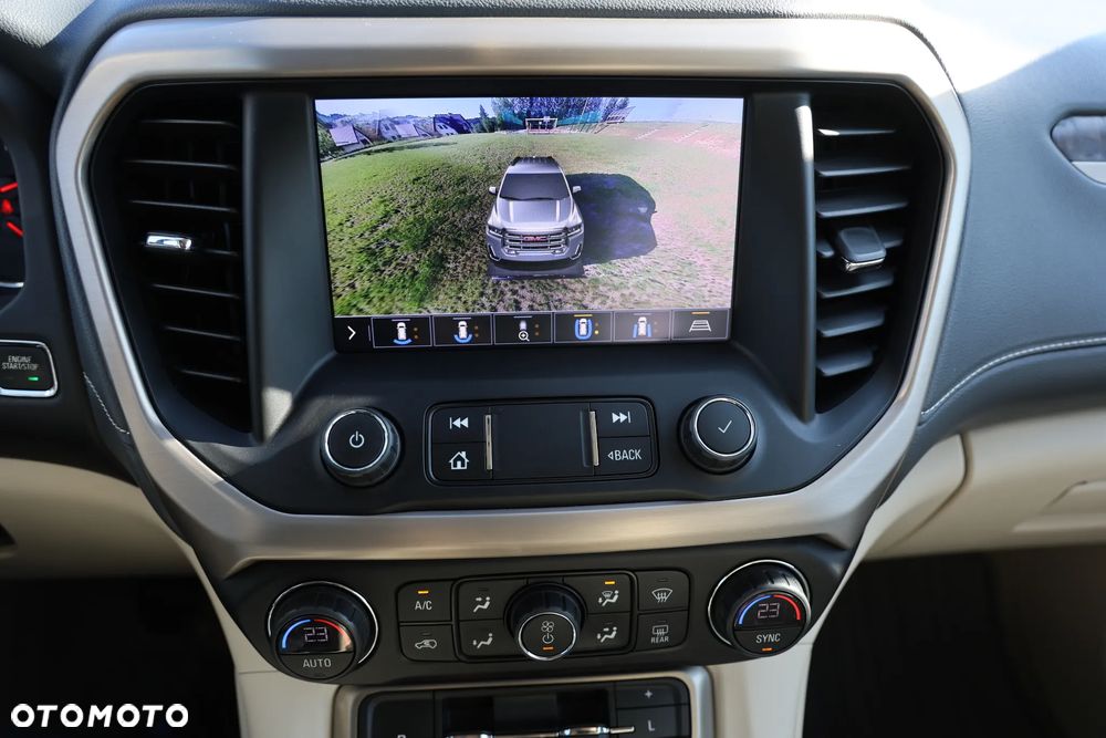 GMC Acadia - 37