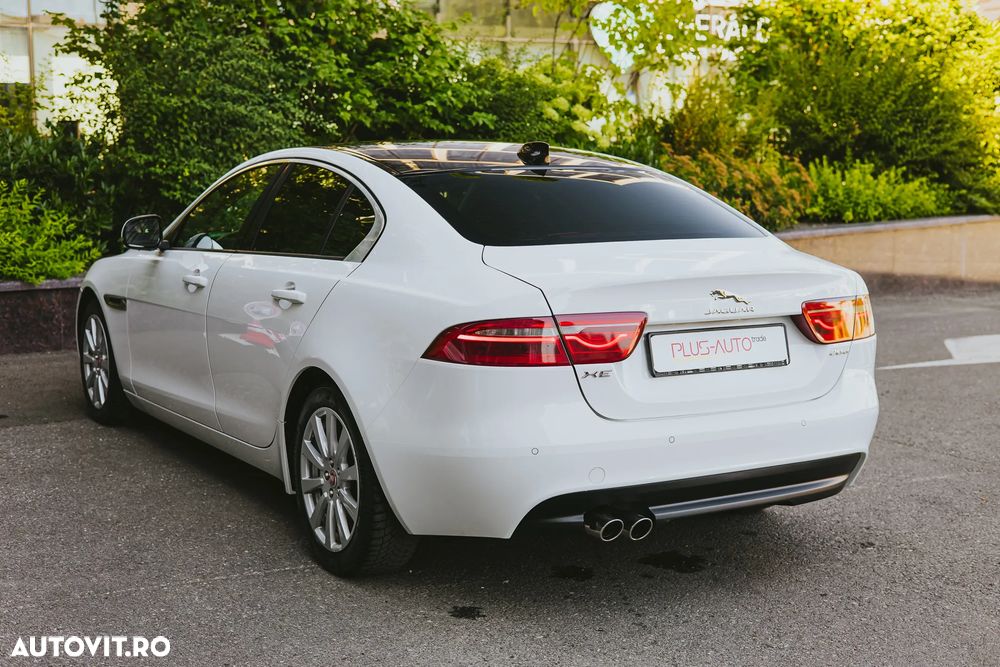 Jaguar XE 2.0 Pure - 9