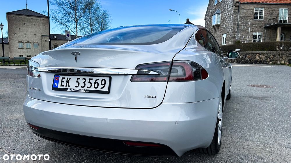 Tesla Model S - 10