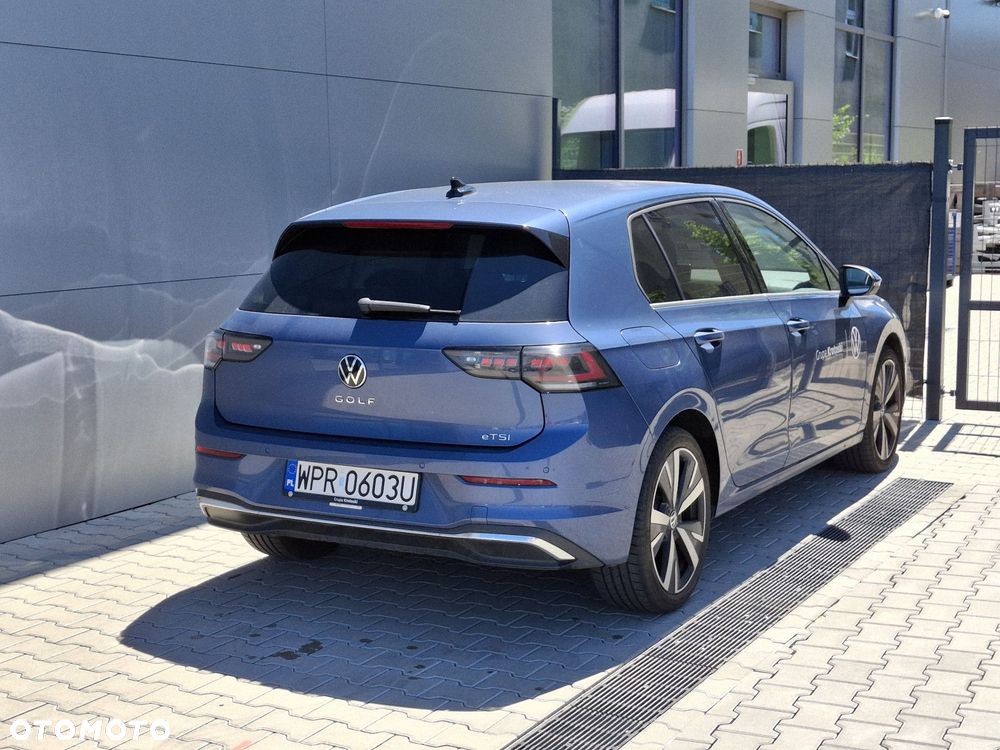 Volkswagen Golf - 8