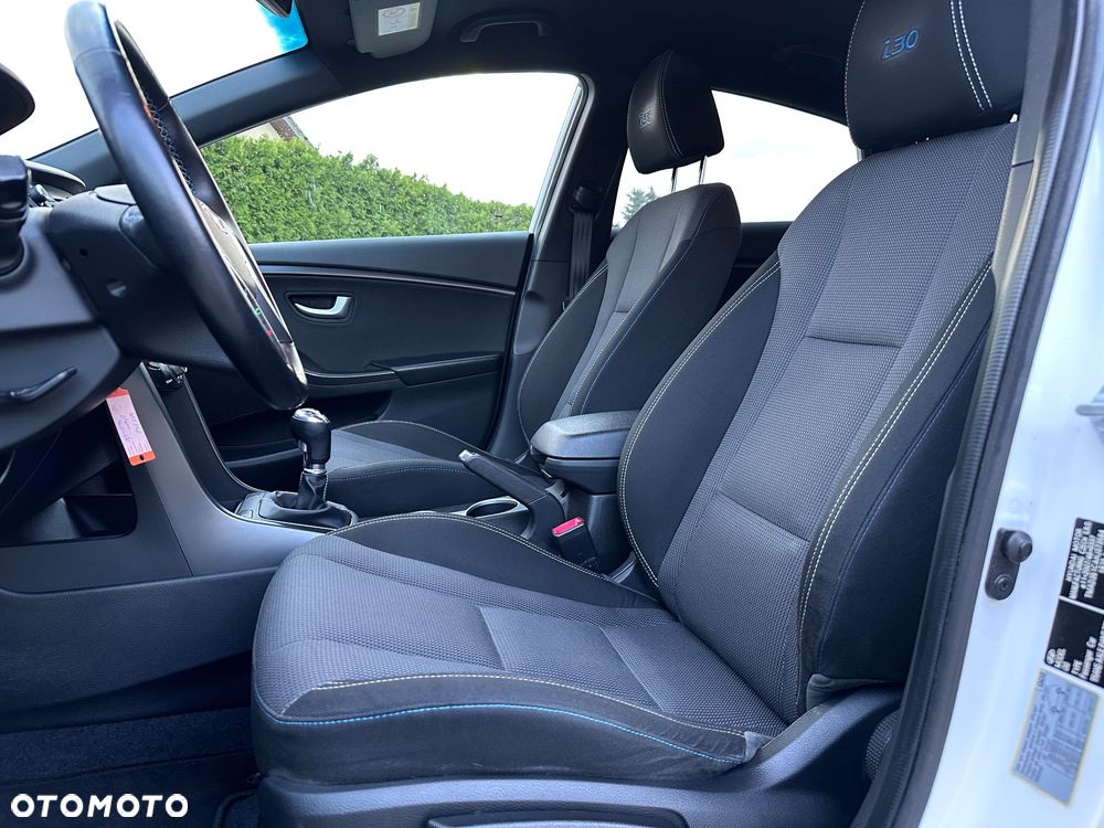 Hyundai i30 blue 1.6 GDI Passion - 23