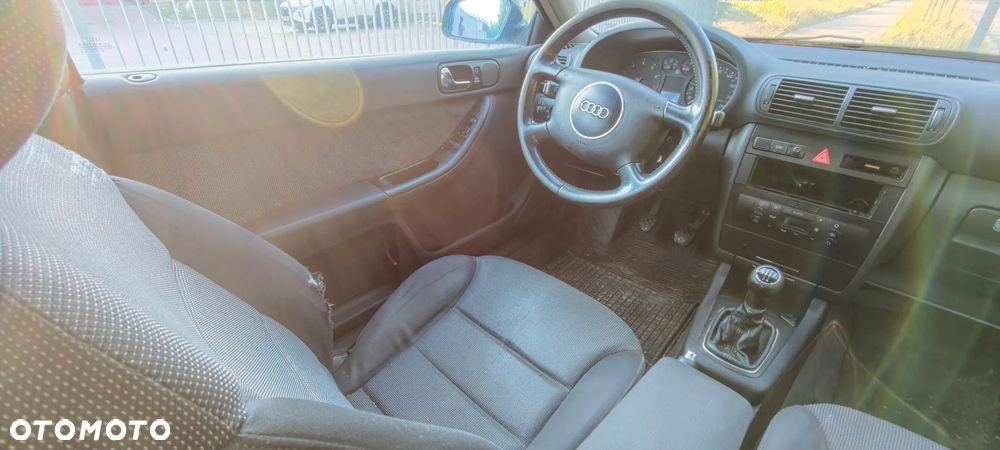 Audi A3 3-drzwiowe 1.6 Ambiente - 4