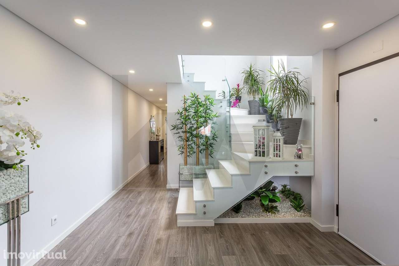 Moradia T4 com Piscina Aquecida e Domótica | Fernão Ferro, Seixal - Grande imagem: 3/60