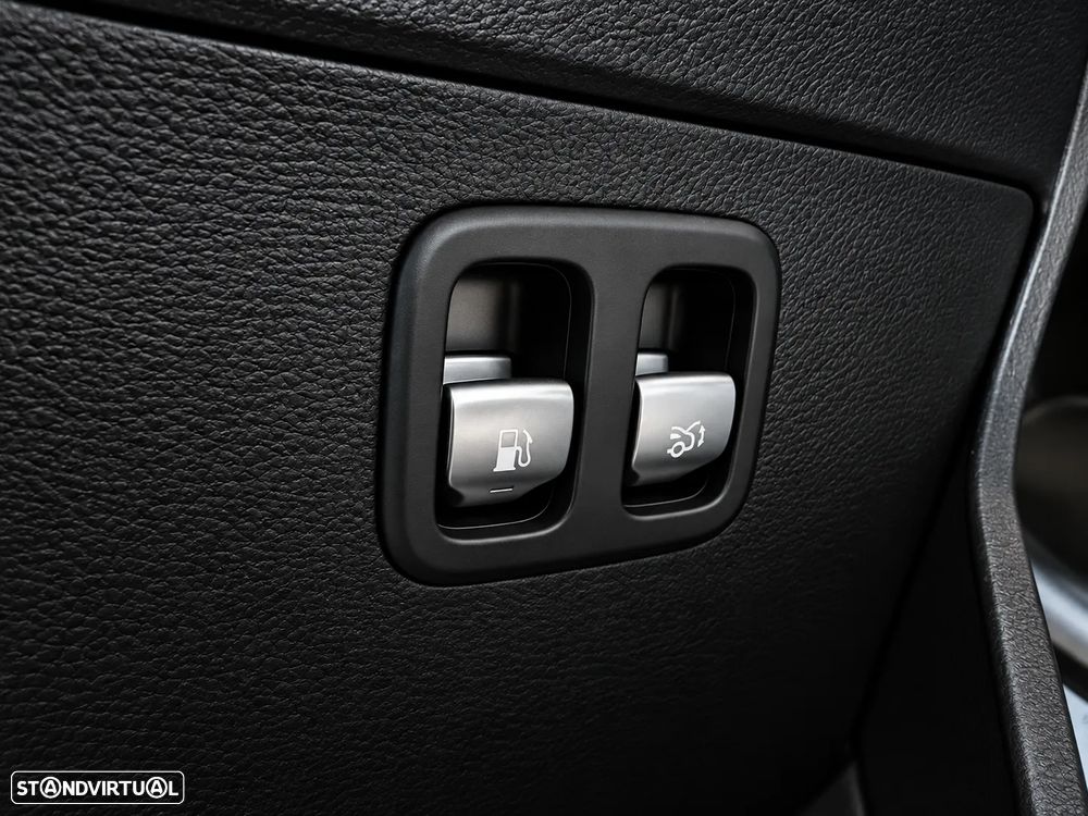 Mercedes-Benz C 300 e AMG Line - 20