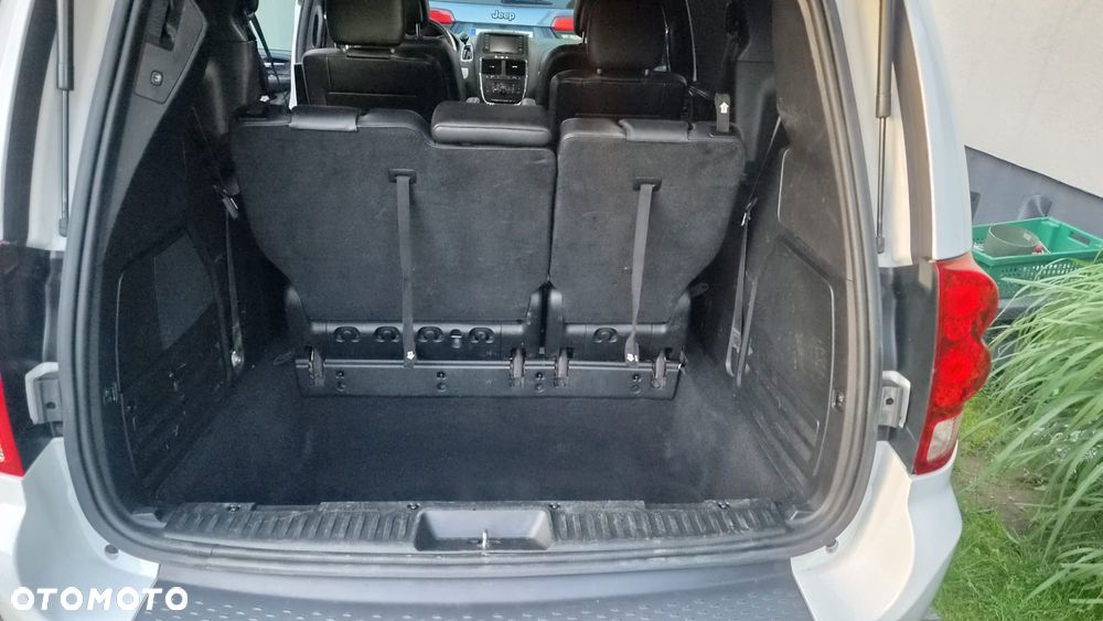 Dodge Grand Caravan - 28