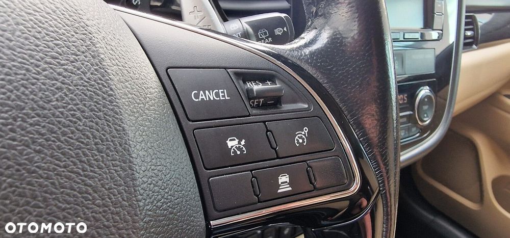 Mitsubishi Outlander 2.0 Instyle Navi 4WD CVT - 31