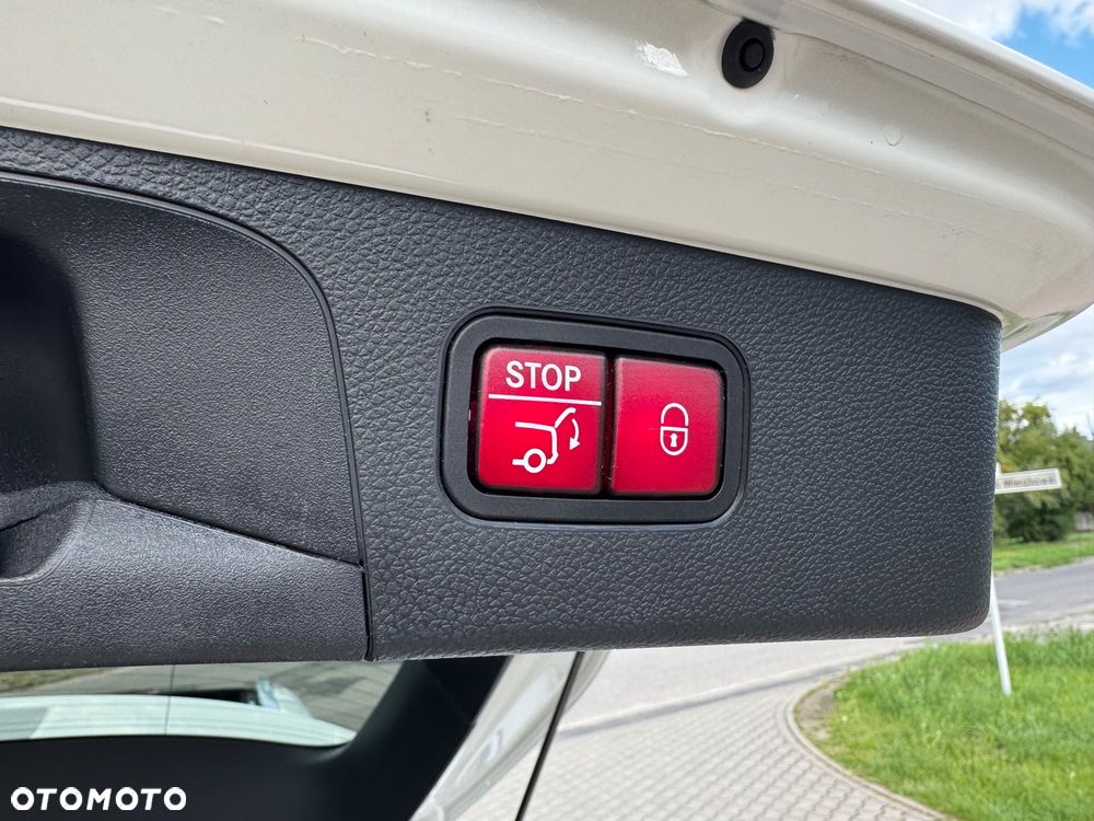 Mercedes-Benz GLC 300 de 4Matic 9G-TRONIC AMG Line Plus - 32