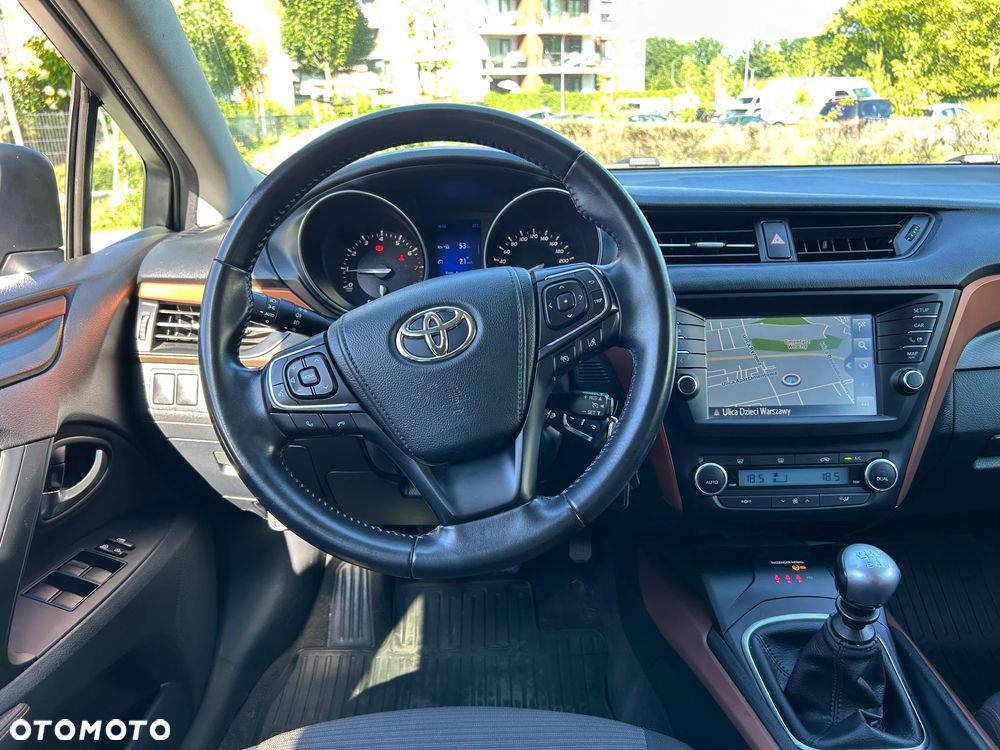 Toyota Avensis 1.8 Premium - 21
