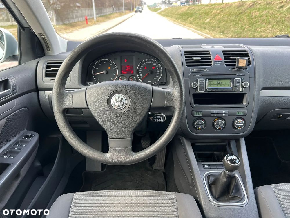 Volkswagen Golf - 22