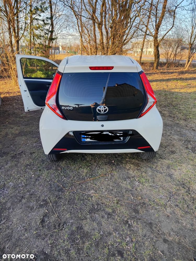 Toyota Aygo x-play - 4