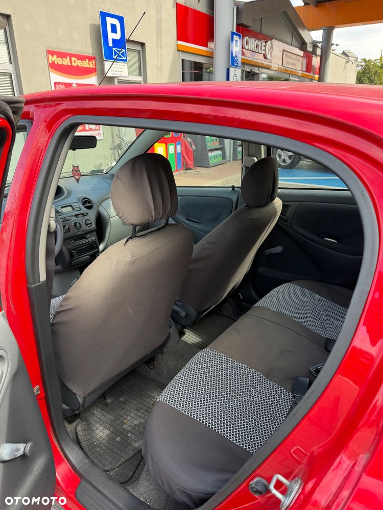 Toyota Yaris 1.0 Base - 6