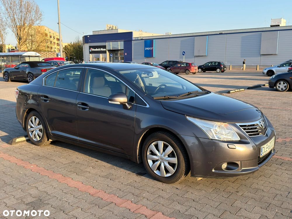 Toyota Avensis 2.0 D-4D Sol - 2