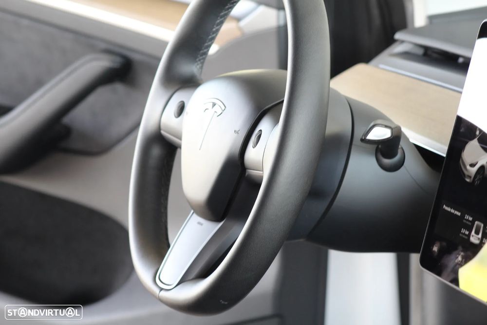 Tesla Model Y Long Range Dual Motor AWD - 33