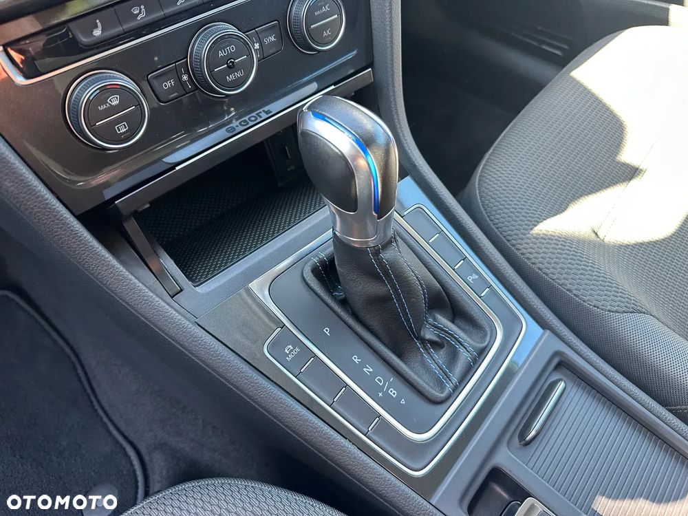 Volkswagen Golf e-Golf - 12